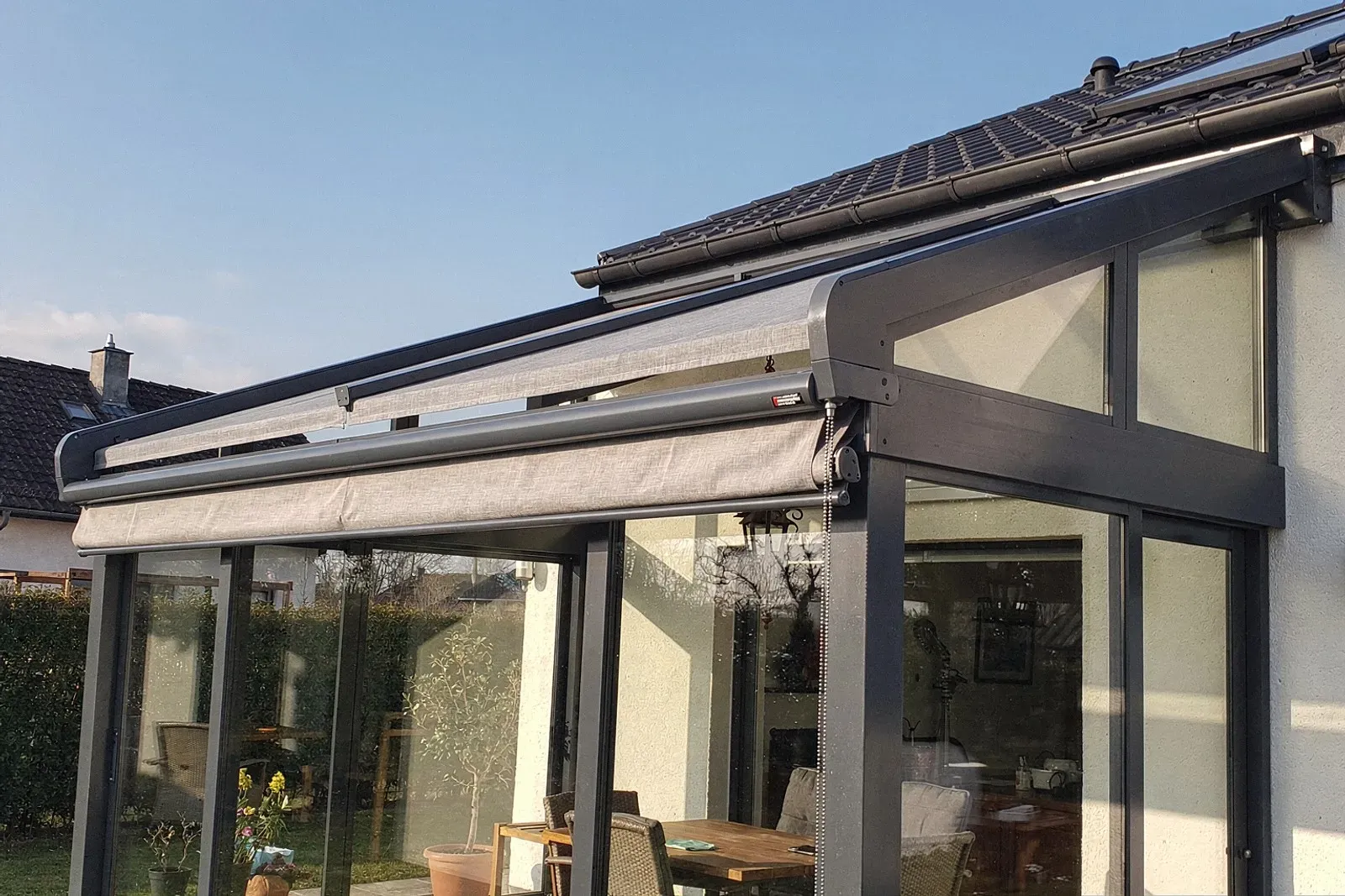 Verglaster Balkon mit Sonnenschutz in Hildesheim